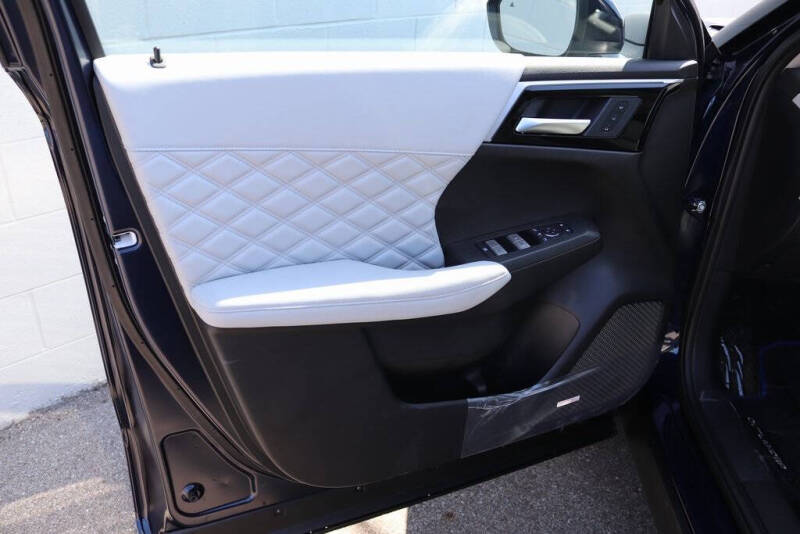 2025 Mitsubishi Outlander PHEV SEL