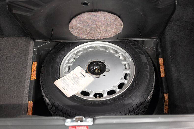 1986 Mercedes-Benz 560-Class 560 SL