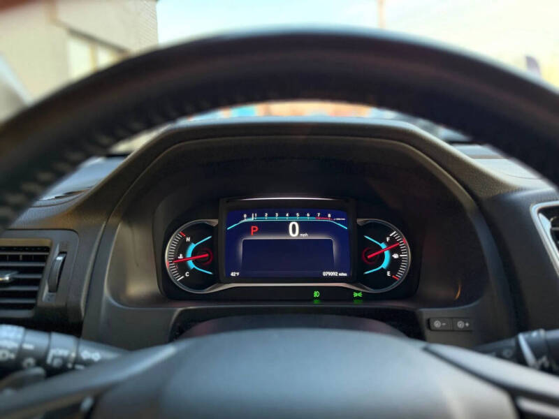 2021 Honda Pilot Touring w/Rear Captain's Chairs