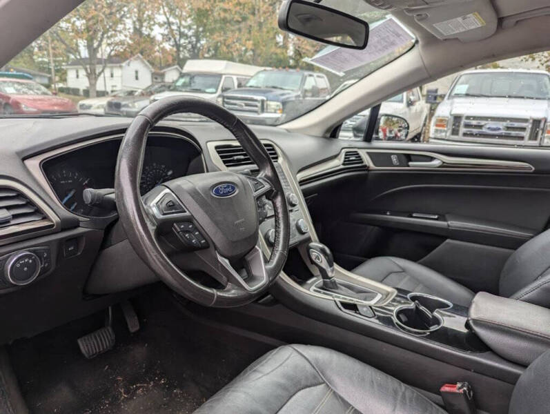 2016 Ford Fusion SE photo 9