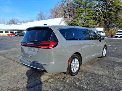 2025 Chrysler Pacifica Select