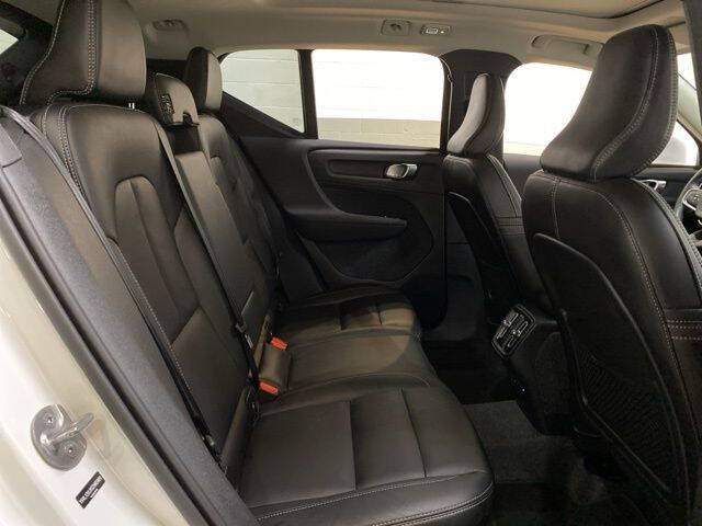 2025 Volvo XC40 B5 Core Bright Theme