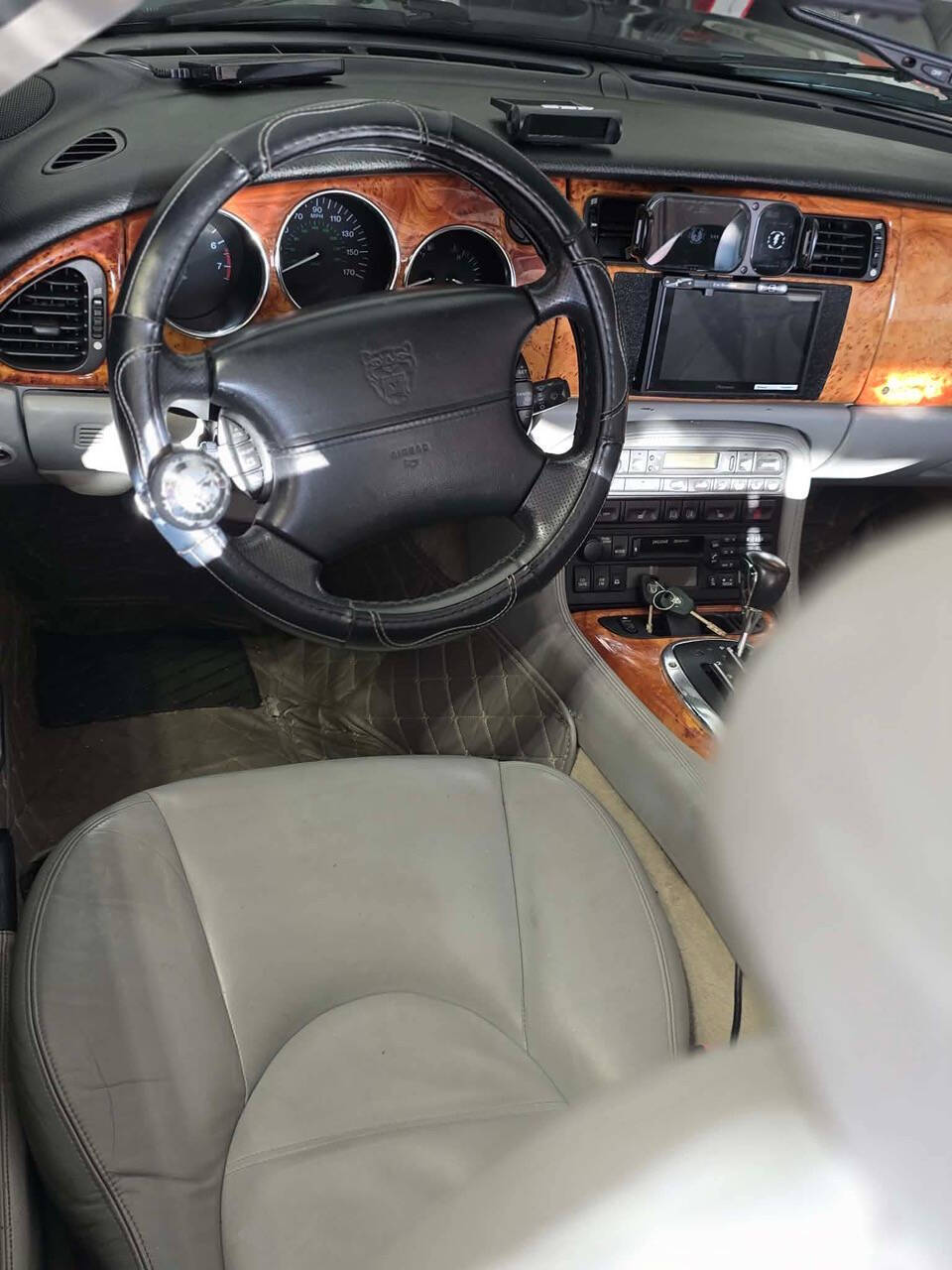 2006 Jaguar XK-Series XK8 2dr Convertible - Zircon Metallic exterior view 17