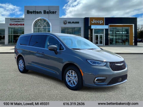 2023 Chrysler Pacifica for sale at Betten Baker Chrysler Dodge Jeep Ram in Lowell MI