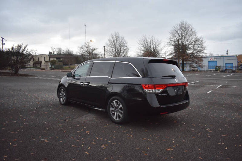 2016 Honda Odyssey Touring photo 4