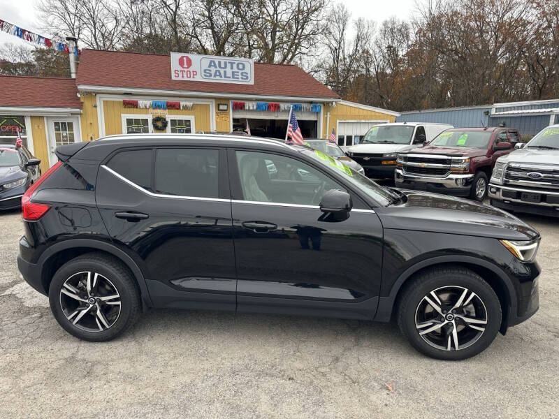 2023 Volvo XC40 B5 Plus Bright Theme