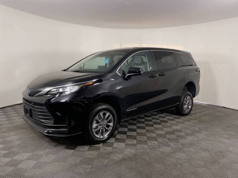 2023 Toyota Sienna LE 8-Passenger