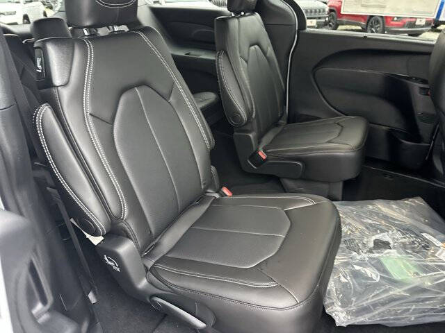 2026 Chrysler Voyager LX