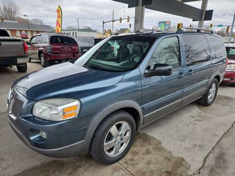 2005 Pontiac Montana SV6 for sale at SpringField Select Autos in Springfield IL