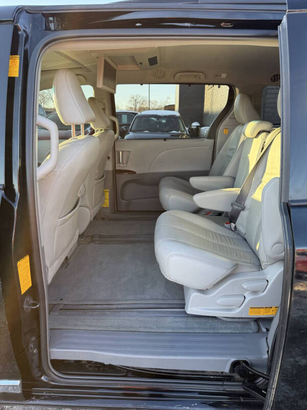 2013 Toyota Sienna XLE 8-Passenger