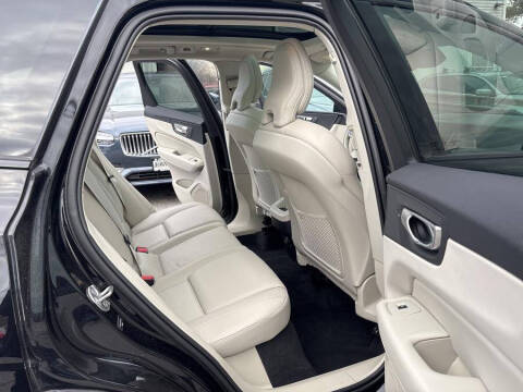 2024 Volvo XC60 B5 Plus Dark Theme