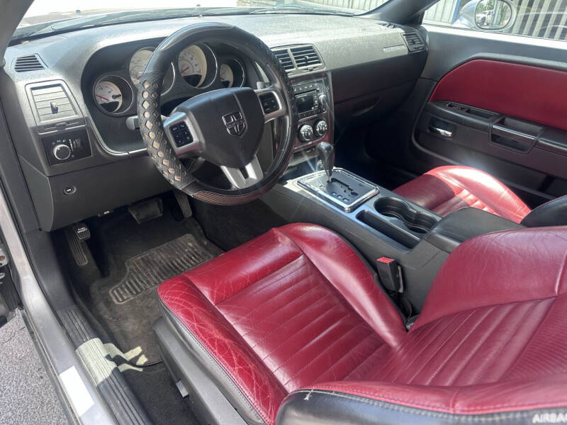 2013 Dodge Challenger SXT Plus