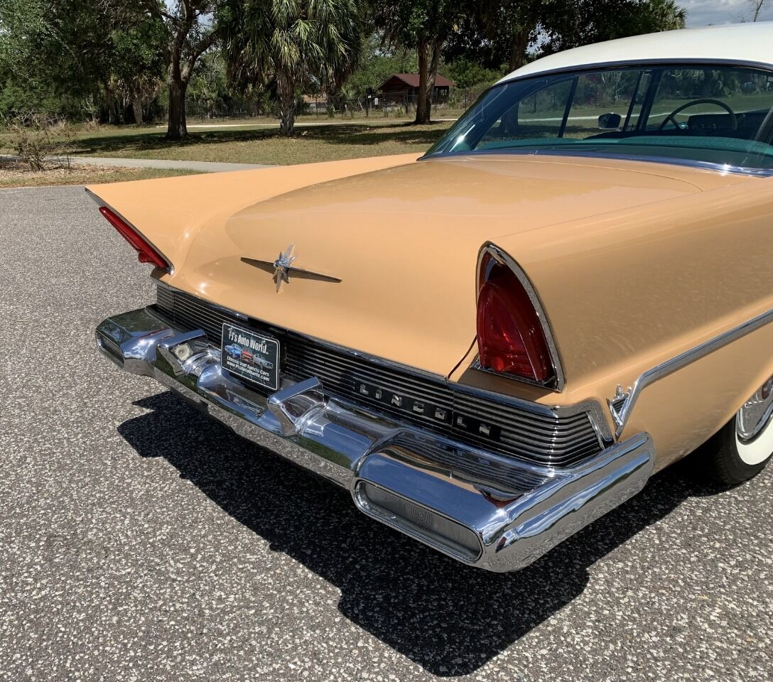 1957 Lincoln Capri 29