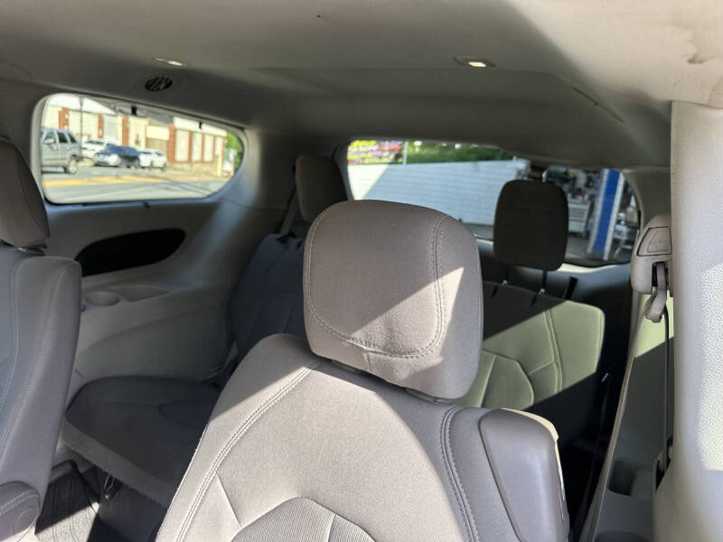 2017 Chrysler Pacifica Touring-L