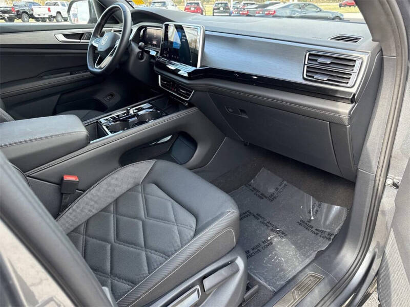 2025 Volkswagen Atlas Cross Sport SE 4Motion