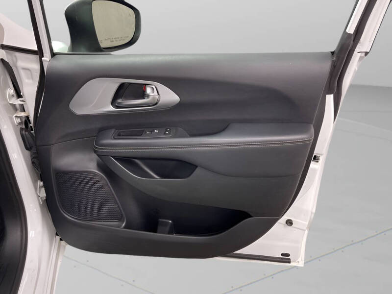 2023 Chrysler Pacifica Touring