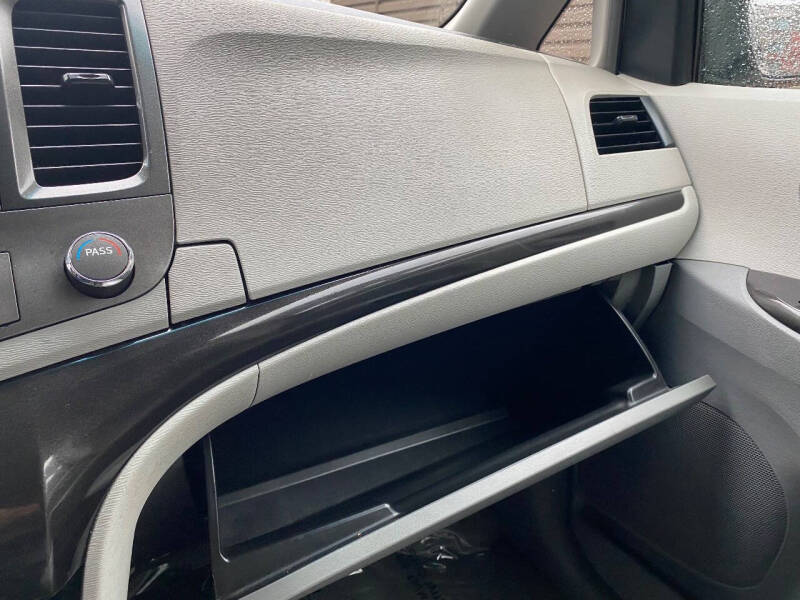 2012 Toyota Sienna Base 7-Passenger