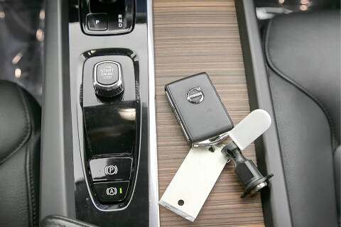 2023 Volvo XC60 B5 Plus Bright Theme