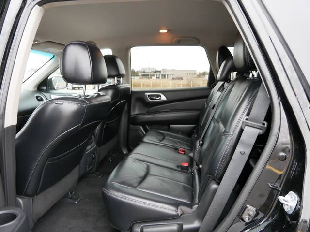 2017 Nissan Pathfinder SL