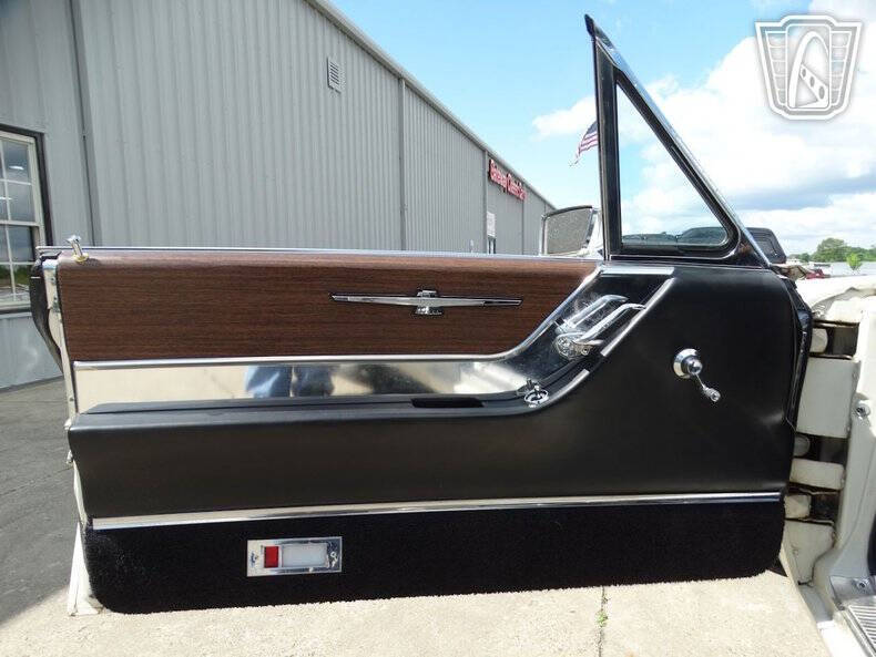 1965 Ford Thunderbird