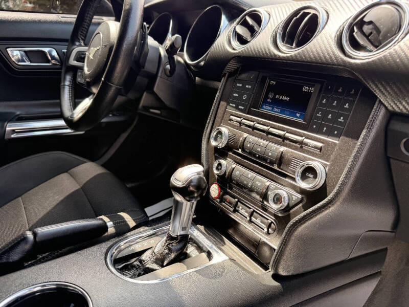 2017 Ford Mustang V6