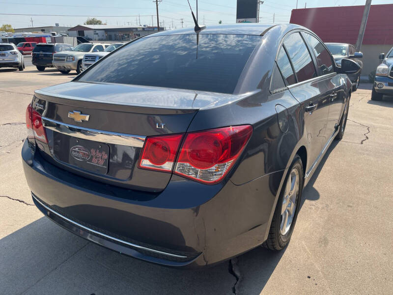 2011 Chevrolet Cruze 2LT photo 4