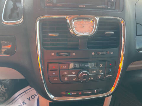 2016 Chrysler Town and Country Touring