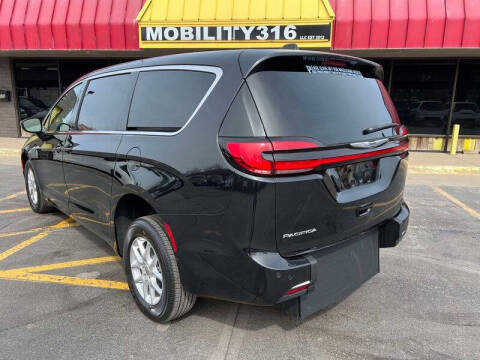 2024 Chrysler Pacifica Touring