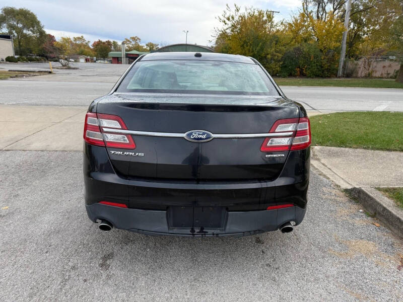2013 Ford Taurus SE