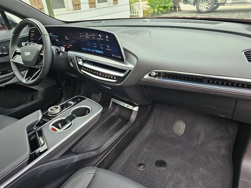 2024 Cadillac LYRIQ Luxury 3