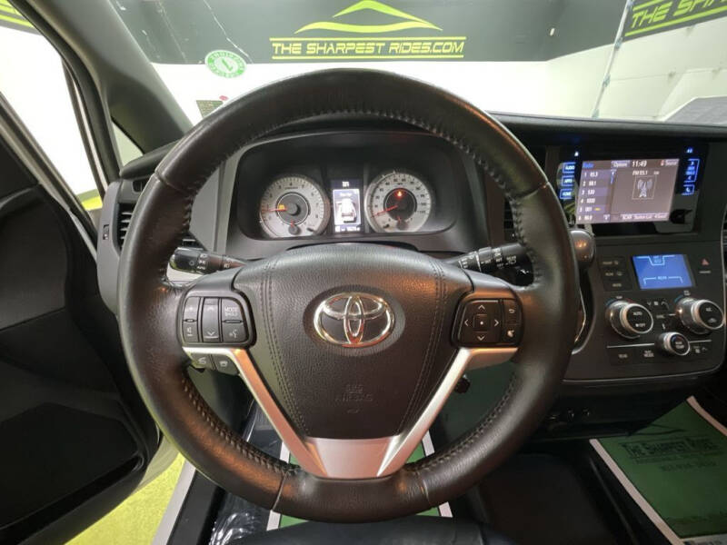 2017 Toyota Sienna SE Premium 8-Passenger