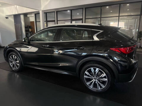 2017 Infiniti QX30 Premium
