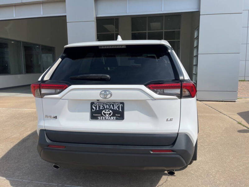 2024 Toyota RAV4 LE