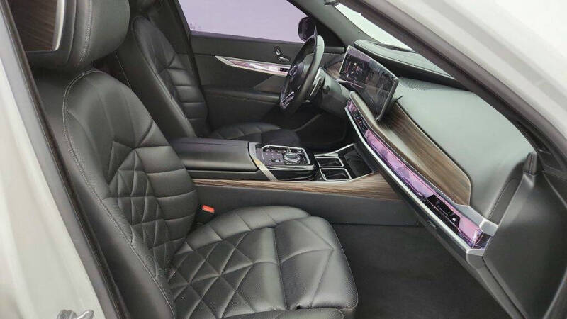 2023 BMW 7 Series 740i