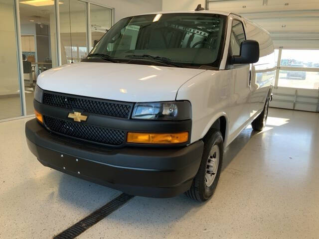 2025 Chevrolet Express 3500
