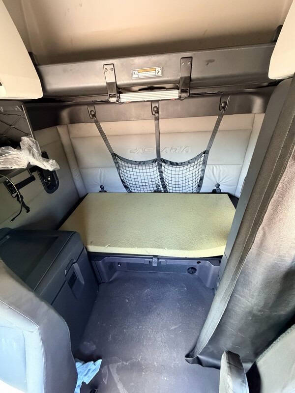 2020 Freightliner Cascadia 126