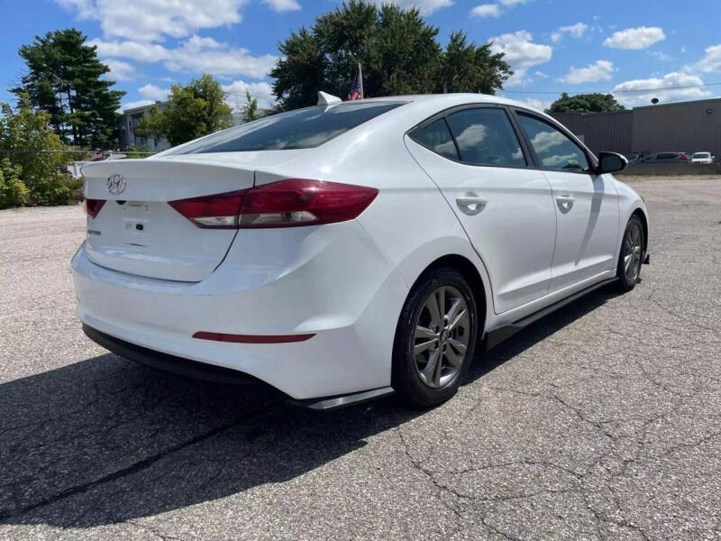 2018 Hyundai Elantra SEL photo 5