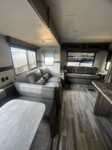 2022 Crossroads RV Zinger