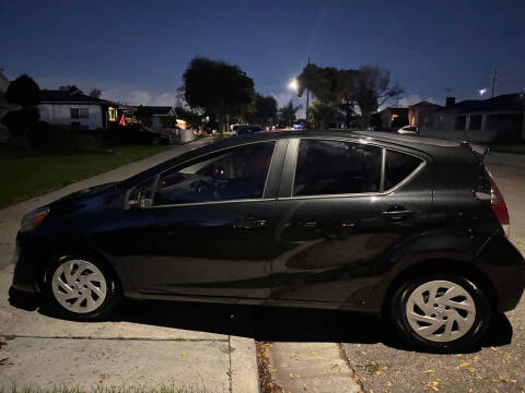 2016 Toyota Prius c One