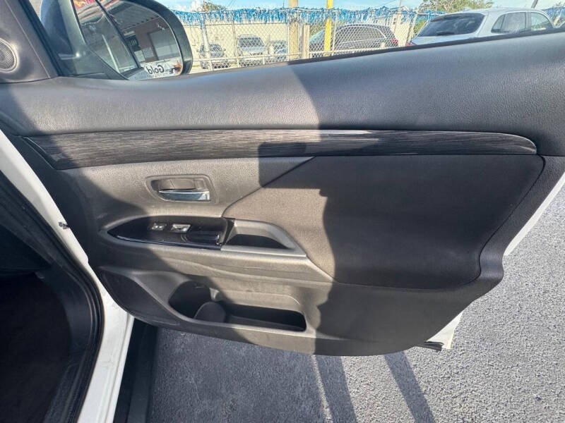 2018 Mitsubishi Outlander LE