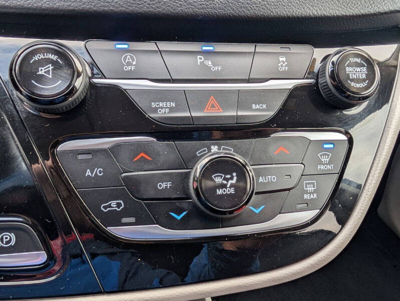 2017 Chrysler Pacifica Touring-L