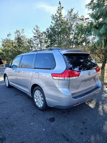2011 Toyota Sienna LE 7-Passenger