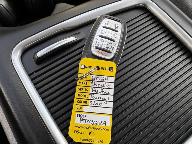 2024 Chrysler Pacifica Touring L