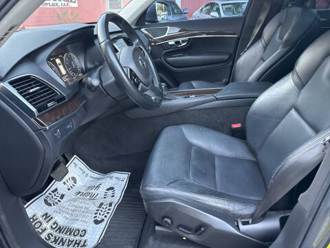 2017 Volvo XC90 T5 Momentum