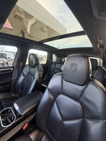 2017 Porsche Cayenne S E-Hybrid Platinum Edition