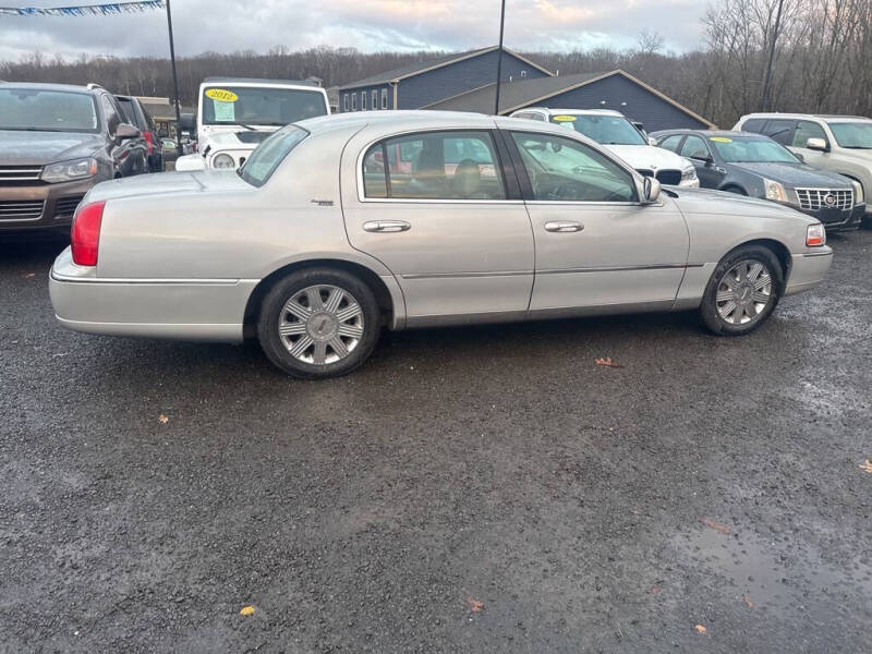 2005 Lincoln Town Car Signature Limited