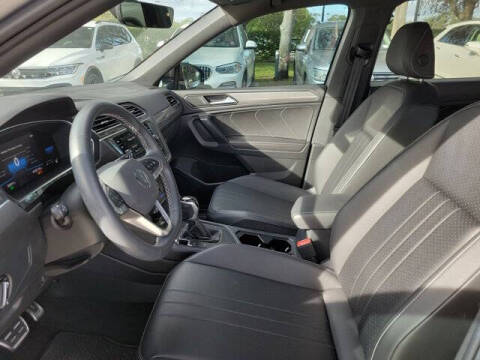 2023 Volkswagen Tiguan SE R-Line Black