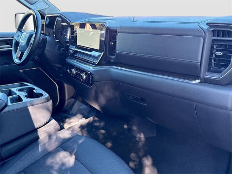 2024 GMC Sierra 1500 Elevation Standard