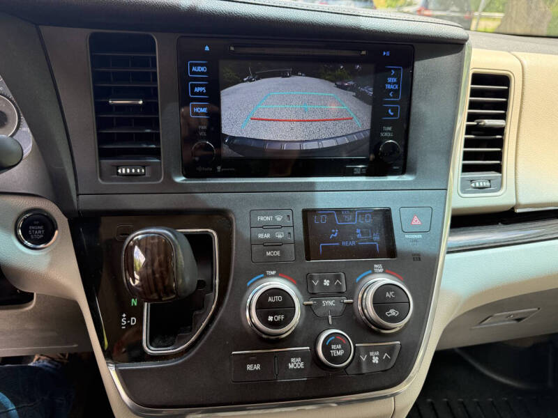 2015 Toyota Sienna XLE Premium 8-Passenger