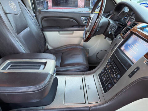 2013 Cadillac Escalade Platinum Edition